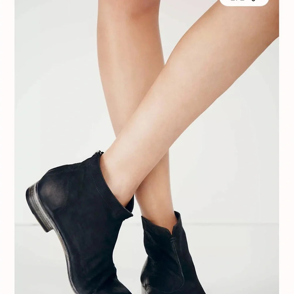 Peter Nappi Anthropologie black suede Carina ankle booties back zipper Sz 39 - Picture 1 of 11